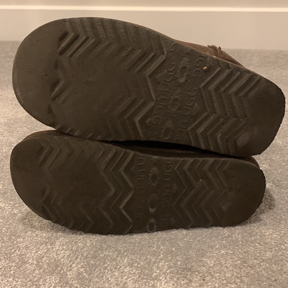 Uggs classic tall brown boot - Picture 7 of 9